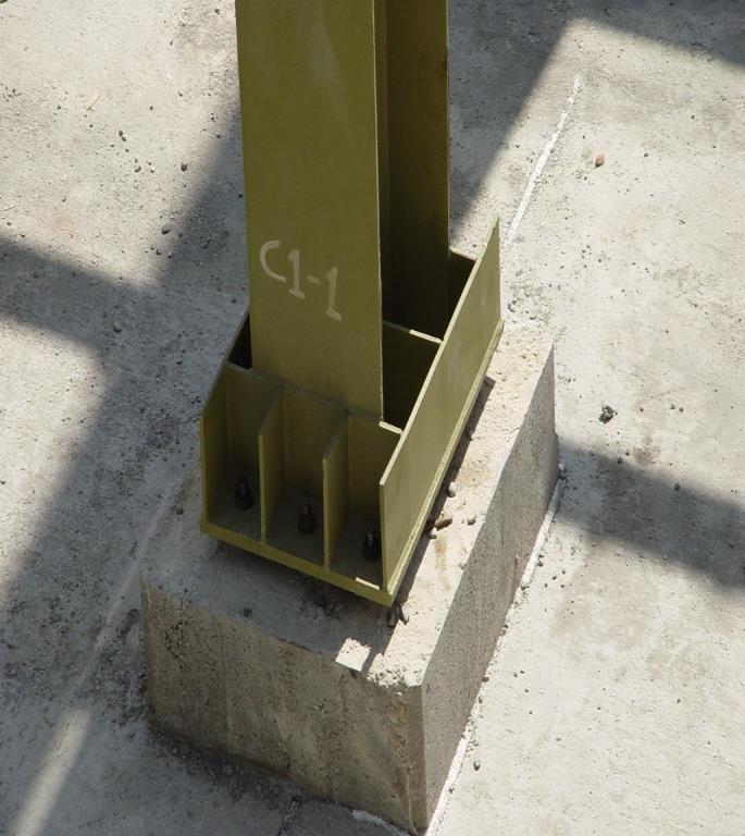 Steel column on baseplate with anchor bolts